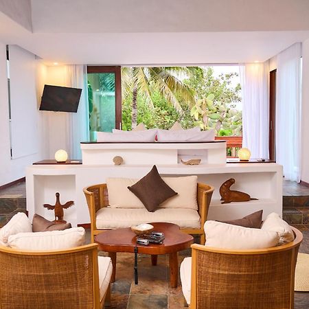 Hotel Villa Escalesia Galapagos ปูแอร์โตอาโยรา ภายนอก รูปภาพ